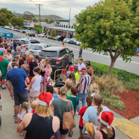 Families waiting for Santa Photos