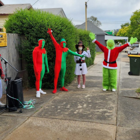 Street Performers and the Grinch